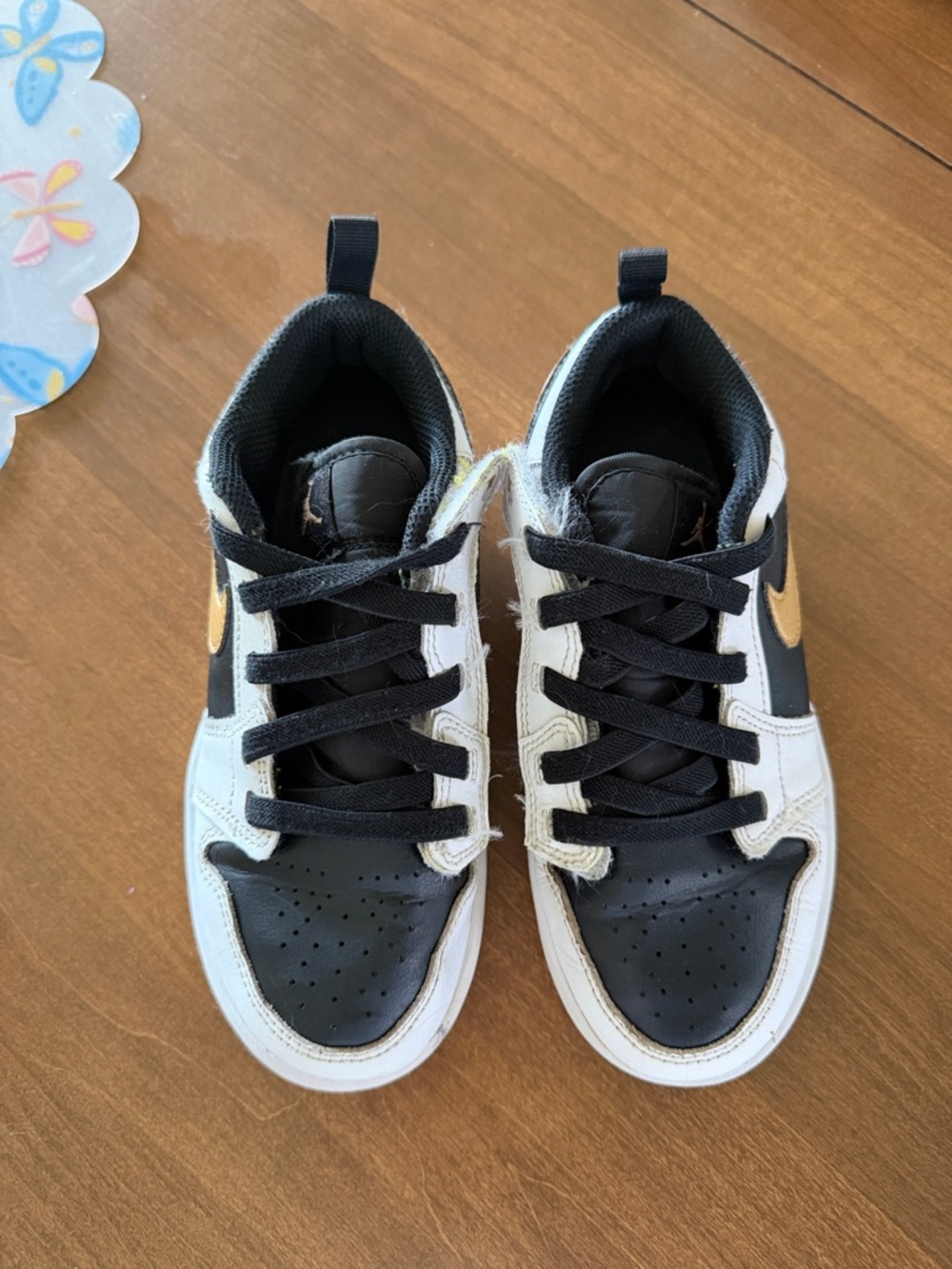 Nike Kids Black, White & Gold Low-Top Sneakers